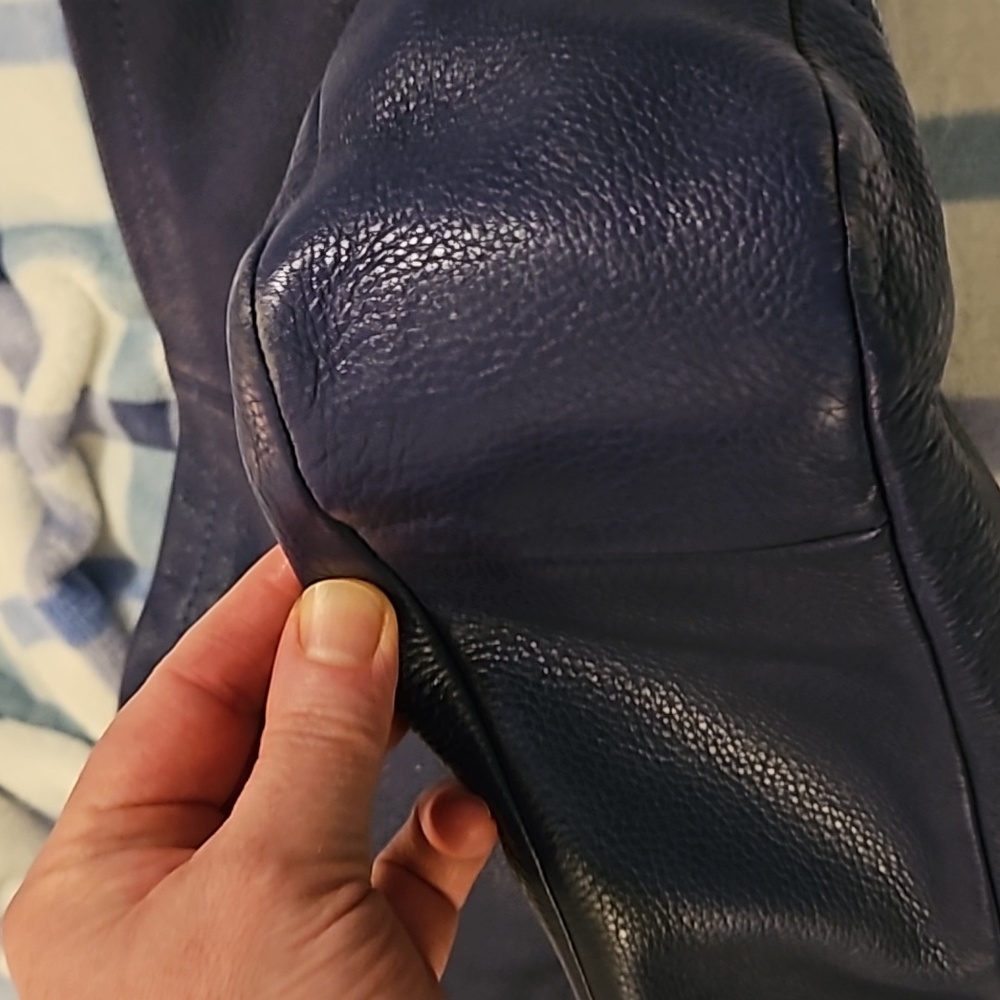 Coach hobo/ crossbody in Navy Blue pebbled leather - Picture 7 of 10